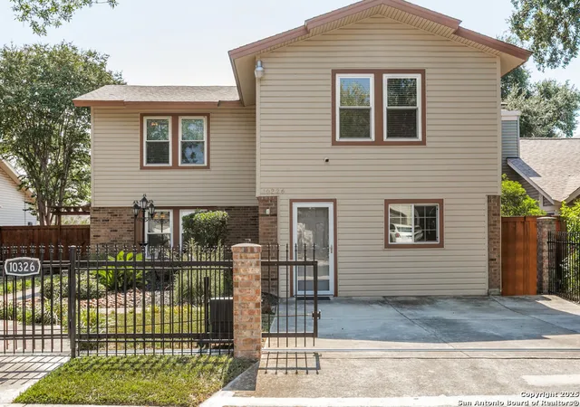 Photo 2 of Sale Pending at 10326 Country Vista, San Antonio, TX 78240 | MLS# 1916120 | Listing updated on 2026-01-19