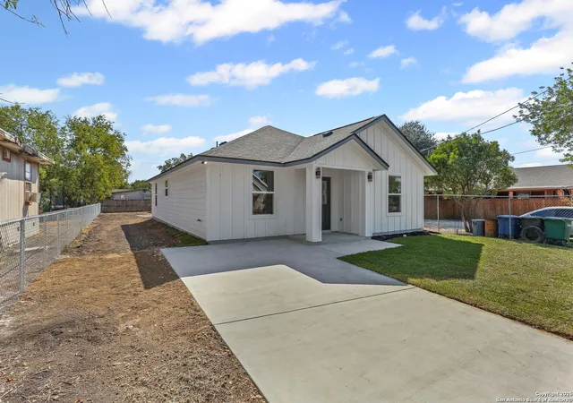 Photo 2 of Sale Pending at 322 Spaatz, San Antonio, TX 78211 | MLS# 1916127 | Listing updated on 2026-01-30