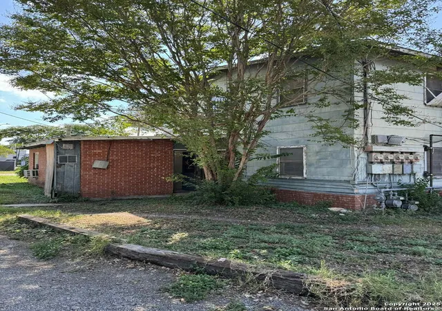 Photo 3 of Multi family home for sale at 727 Carney St, San Antonio, TX 78212 | MLS# 1916155 | Listing updated on 2026-06-23