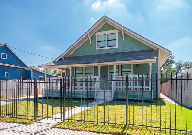 Photo 3 of Sale Pending at 1024 Burnet, San Antonio, TX 78202 | MLS# 1916211 | Listing updated on 2025-11-10