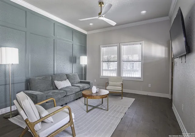 Photo 4 of Sale Pending at 1024 Burnet, San Antonio, TX 78202 | MLS# 1916211 | Listing updated on 2025-11-10