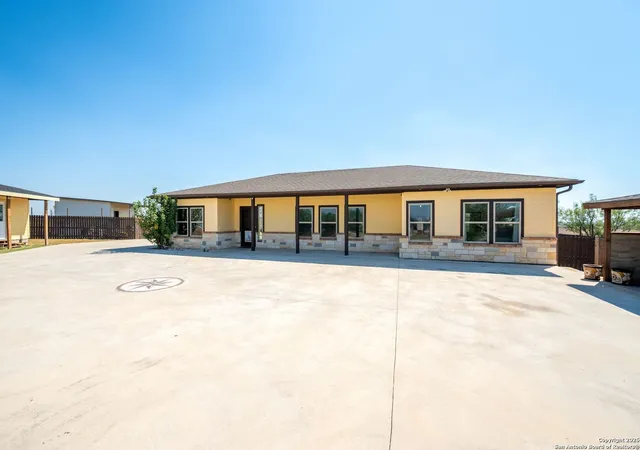 3rd image of 749 El Rey Dr, Kyle, TX 78640 | MLS# 1916218