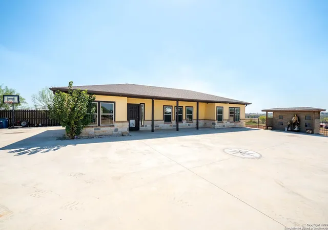 4th image of 749 El Rey Dr, Kyle, TX 78640 | MLS# 1916218