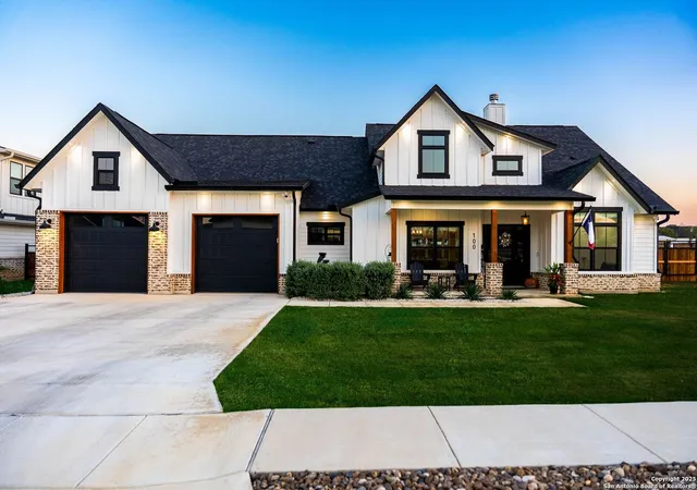 3rd image of 100 E Magnolia Cir, La Vernia, TX 78121 | MLS# 1916240