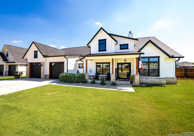 5th image of 100 E Magnolia Cir, La Vernia, TX 78121 | MLS# 1916240
