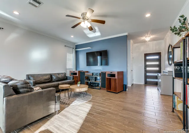 Photo 4 of Single family home for sale at 9423 Butterfly, San Antonio, TX 78224 | MLS# 1916243 | Listing updated on 2025-12-14