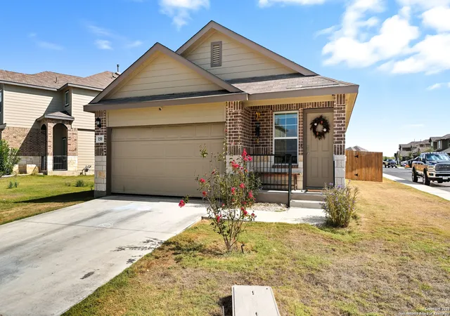 Photo 3 of Single family home for sale at 150 Legendary Trail, Floresville, TX 78114 | MLS# 1916249 | Listing updated on 2025-11-23