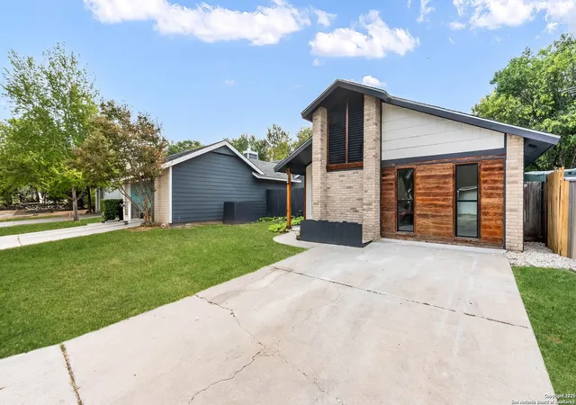 Photo 2 of Sale Pending at 5530 Rangeland St, San Antonio, TX 78247 | MLS# 1916256 | Listing updated on 2025-12-05