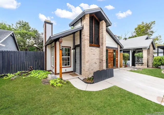 Photo 3 of Sale Pending at 5530 Rangeland St, San Antonio, TX 78247 | MLS# 1916256 | Listing updated on 2025-12-05