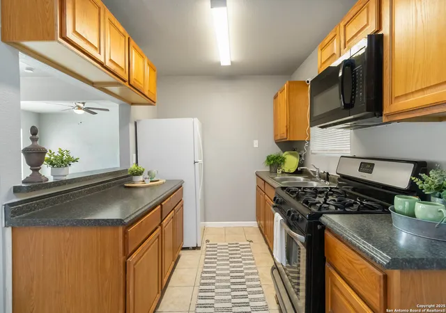 Photo 3 of Single family home for sale at 523 Scates, San Antonio, TX 78227 | MLS# 1916286 | Listing updated on 2025-10-28