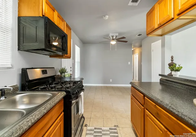 Photo 4 of Single family home for sale at 523 Scates, San Antonio, TX 78227 | MLS# 1916286 | Listing updated on 2025-10-28
