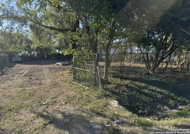 2nd image of 1402 W Victorson St, Houston, TX 77015 | MLS# 1916315