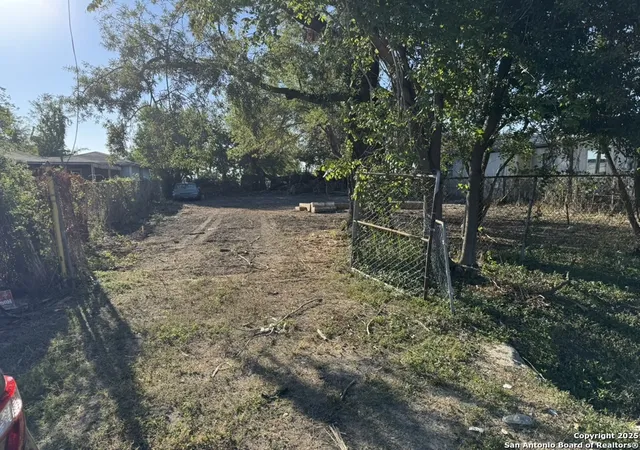 4th image of 1402 W Victorson St, Houston, TX 77015 | MLS# 1916315