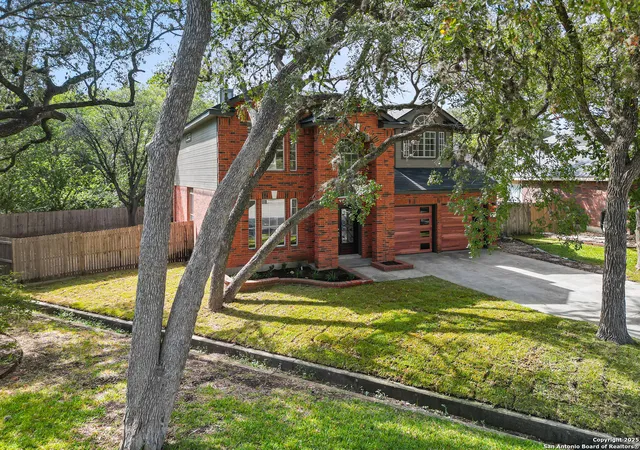Photo 1 of Sale Pending at 3210 Britt Ln, San Antonio, TX 78247 | MLS# 1916341 | Listing updated on 2025-10-30