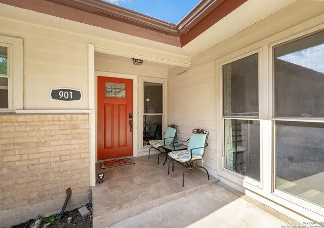 Photo 2 of Sale Pending at 901 Lake Dr, Kerrville, TX 78028 | MLS# 1916365 | Listing updated on 2025-11-21