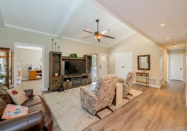 Photo 3 of Sale Pending at 901 Lake Dr, Kerrville, TX 78028 | MLS# 1916365 | Listing updated on 2025-11-21