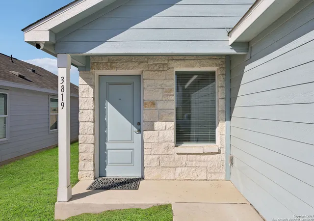 Photo 3 of Single family home for sale at 3819 Terrell Trace, San Antonio, TX 78211 | MLS# 1916436 | Listing updated on 2025-10-28