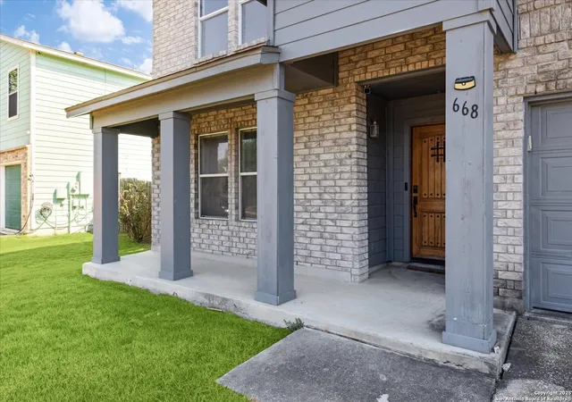 Photo 1 of Single family home for sale at 668 Nw Crossing, New Braunfels, TX 78130 | MLS# 1916477 | Listing updated on 2025-10-28
