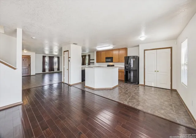 Photo 3 of Single family home for sale at 668 Nw Crossing, New Braunfels, TX 78130 | MLS# 1916477 | Listing updated on 2025-10-28