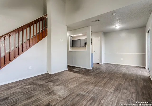 Listing Photo 4 - Condo for sale in building located at 7527 Oak Chase, San Antonio, TX 78239