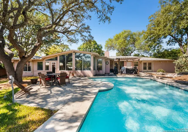 Photo 2 of Single family home for sale at 106 Briarcliff, San Antonio, TX 78213 | MLS# 1916511 | Listing updated on 2026-02-12