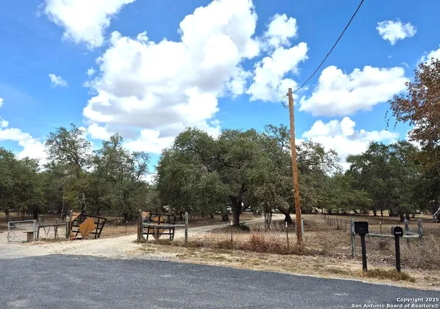 Photo 2 of Manufactured home for sale at 517 Grapeland Dr, San Antonio, TX 78264 | MLS# 1916522 | Listing updated on 2025-11-23