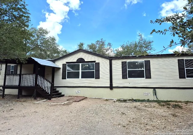 Photo 3 of Manufactured home for sale at 517 Grapeland Dr, San Antonio, TX 78264 | MLS# 1916522 | Listing updated on 2025-11-23