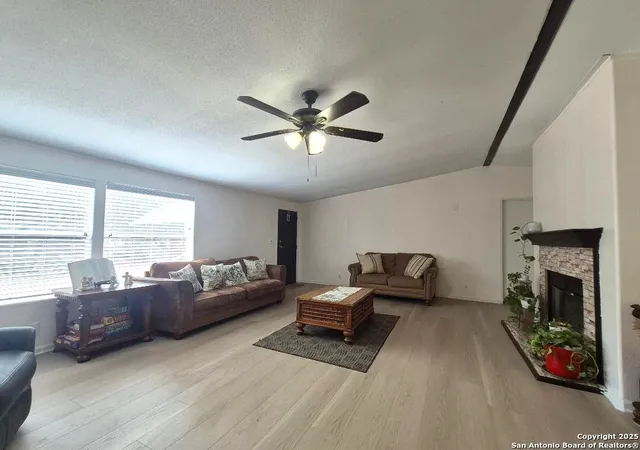 Photo 4 of Manufactured home for sale at 517 Grapeland Dr, San Antonio, TX 78264 | MLS# 1916522 | Listing updated on 2025-11-23
