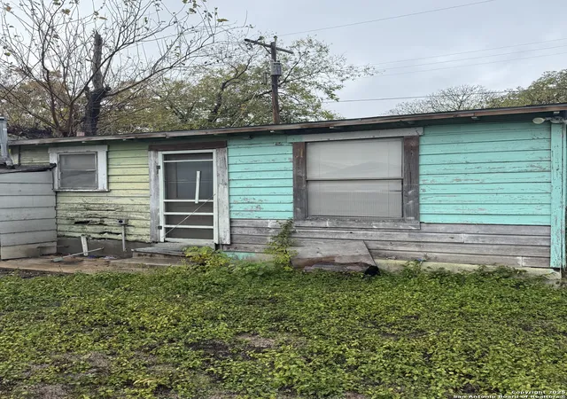 Photo 1 of Single family home for sale at 108 Maria Aly, San Antonio, TX 78207 | MLS# 1916544 | Listing updated on 2025-10-29
