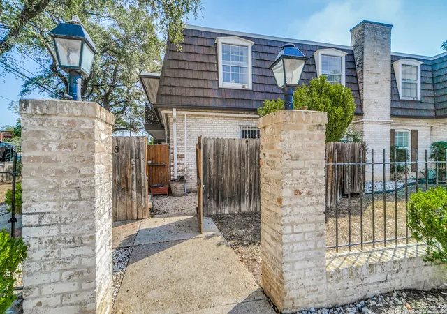 Listing Photo 2 - Condo for sale in building located at 8058 Broadway, San Antonio, TX 78209 - Unit #138N