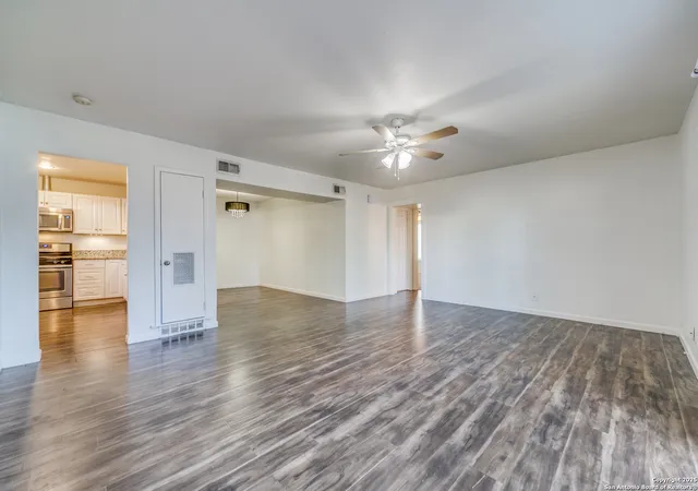 Listing Photo 5 - Condo for sale in building located at 8058 Broadway, San Antonio, TX 78209 - Unit #138N