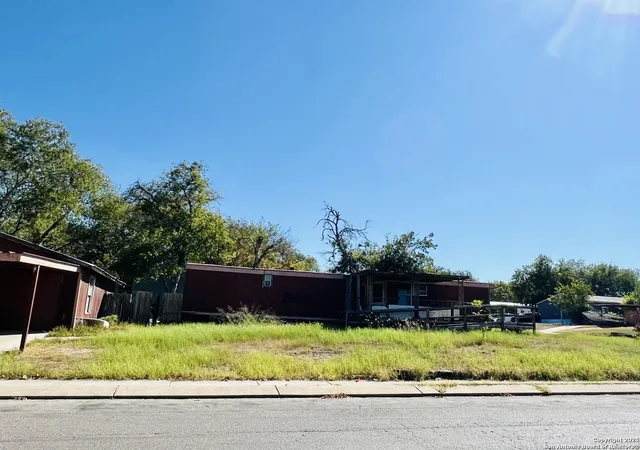 Photo 4 of Sale Pending at 5403 Copperhead Ln, San Antonio, TX 78222 | MLS# 1916565 | Listing updated on 2025-10-27