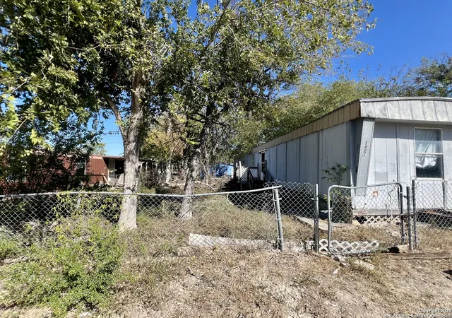 Photo 2 of Sale Pending at 5407 Copperhead Ln, San Antonio, TX 78222 | MLS# 1916569 | Listing updated on 2025-10-31