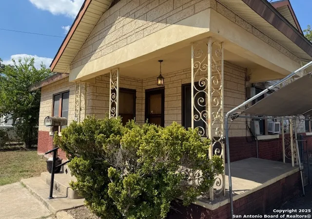 Photo 3 of Single family home for sale at 227 E Hafer Ave, San Antonio, TX 78214 | MLS# 1916578 | Listing updated on 2025-11-06