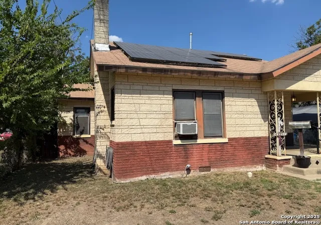 Photo 4 of Single family home for sale at 227 E Hafer Ave, San Antonio, TX 78214 | MLS# 1916578 | Listing updated on 2025-11-06