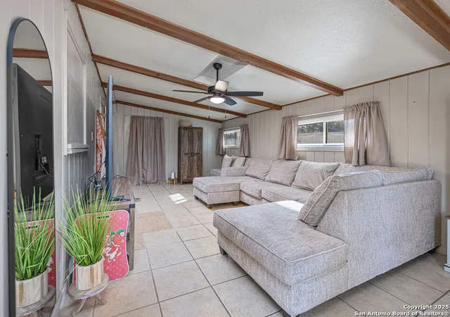 Photo 3 of Sale Pending at 202 E Formosa Blvd, San Antonio, TX 78221 | MLS# 1916644 | Listing updated on 2025-11-10