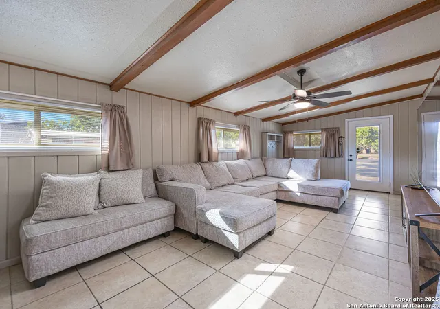 Photo 4 of Sale Pending at 202 E Formosa Blvd, San Antonio, TX 78221 | MLS# 1916644 | Listing updated on 2025-11-10