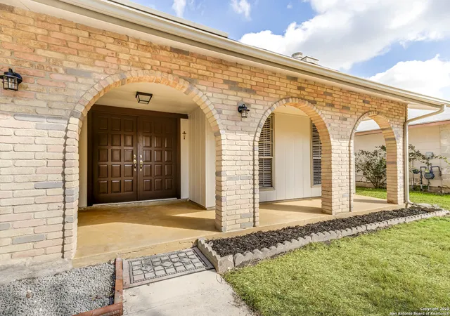 Photo 3 of Sale Pending at 7003 Glen Walk, San Antonio, TX 78239 | MLS# 1916656 | Listing updated on 2025-12-08