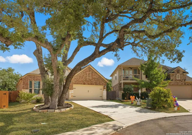 Photo 3 of Sale Pending at 6239 Carriage Cape, San Antonio, TX 78261 | MLS# 1916669 | Listing updated on 2025-11-11