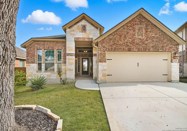 Photo 3 of Sale Pending at 6239 Carriage Cape, San Antonio, TX 78261 | MLS# 1916669 | Listing updated on 2025-11-11