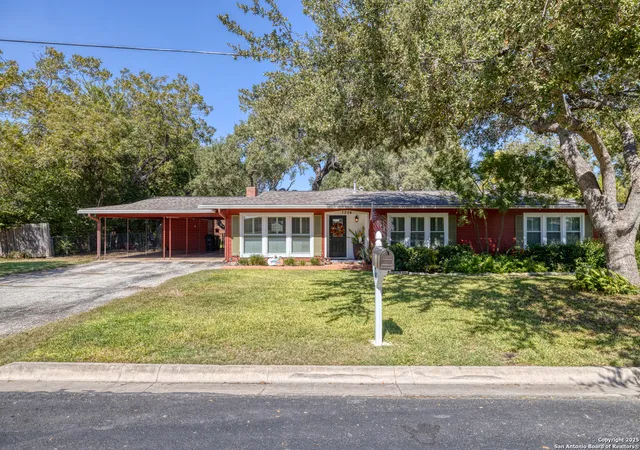 Photo 3 of Single family home for sale at 1204 27th, Hondo, TX 78861 | MLS# 1916742 | Listing updated on 2025-11-16
