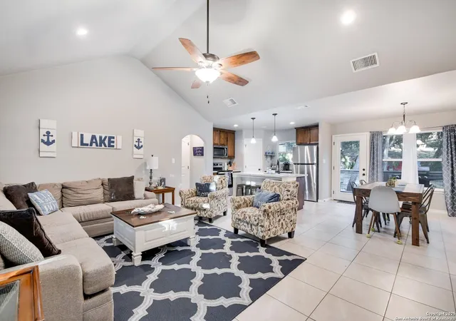 Photo 3 of Single family home for sale at 1532 Hillcrest, Canyon Lake, TX 78133 | MLS# 1916791 | Listing updated on 2025-11-07