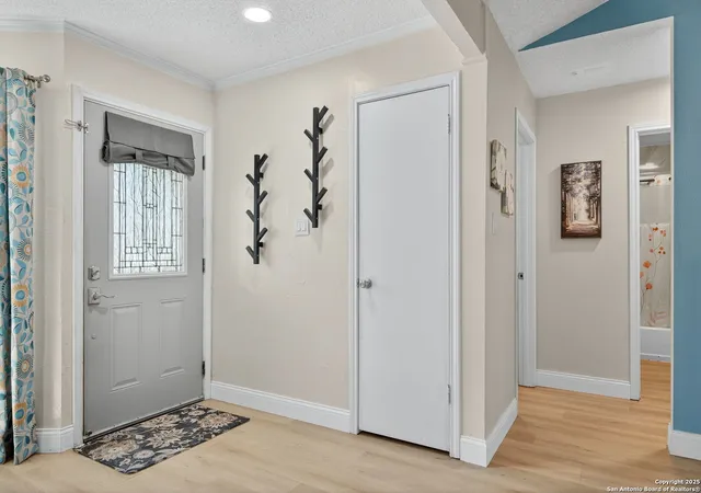 Photo 4 of Sale Pending at 15038 Old Crk Dr, San Antonio, TX 78217 | MLS# 1916809 | Listing updated on 2026-01-28