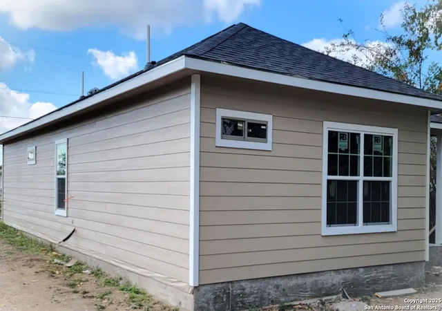 Photo 3 of Single family home for sale at 595 Morningview Dr, San Antonio, TX 78220 | MLS# 1916825 | Listing updated on 2026-05-12