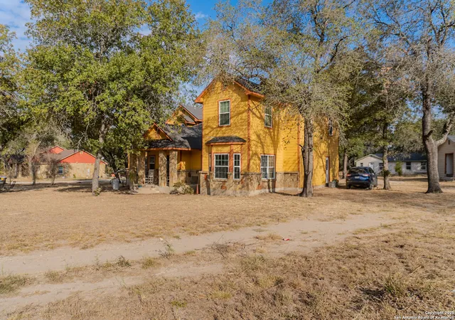 Photo 3 of Single family home for sale at 102 Road Runner, Somerset, TX 78069 | MLS# 1916833 | Listing updated on 2026-02-20