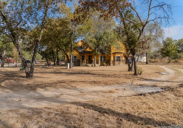 Photo 4 of Single family home for sale at 102 Road Runner, Somerset, TX 78069 | MLS# 1916833 | Listing updated on 2026-02-20