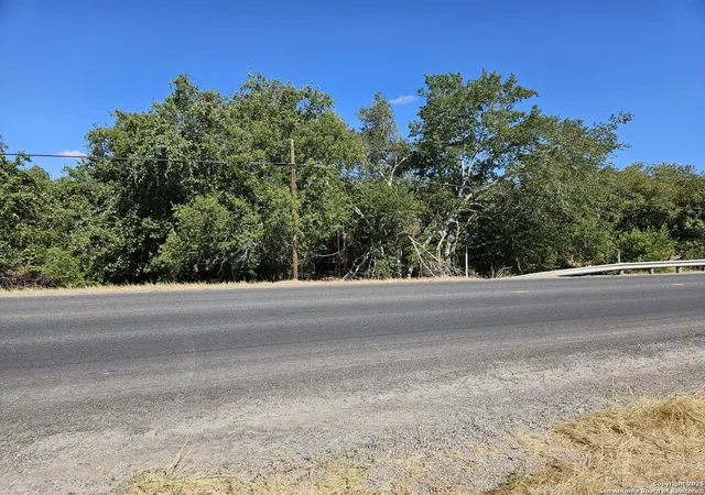 4th image of 2026 3Rd, Floresville, TX 78114 | MLS# 1916891