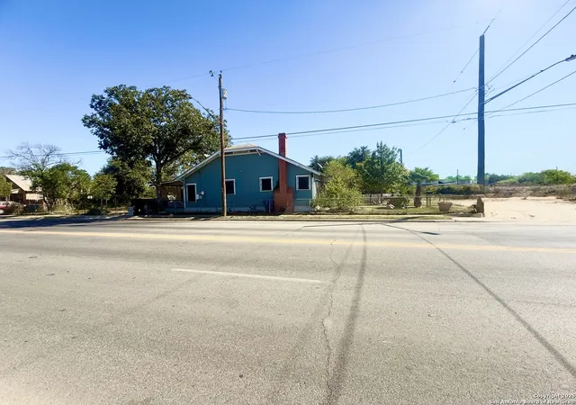 Photo 3 of Single family home for sale at 1301 Denver, San Antonio, TX 78210 | MLS# 1916894 | Listing updated on 2025-10-31