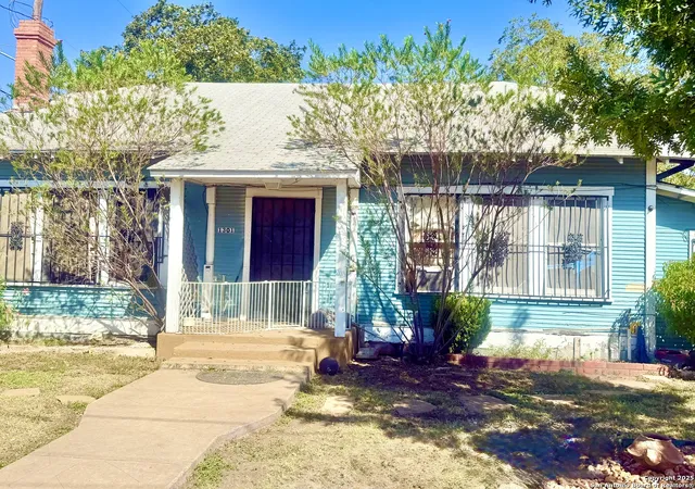 Photo 4 of Single family home for sale at 1301 Denver, San Antonio, TX 78210 | MLS# 1916894 | Listing updated on 2025-10-31