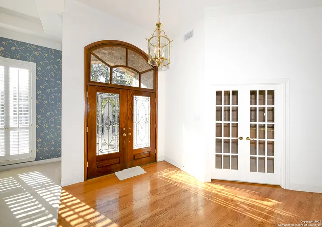 Photo 2 of Sale Pending at 13 Westelm Cir, San Antonio, TX 78230 | MLS# 1916903 | Listing updated on 2026-05-12